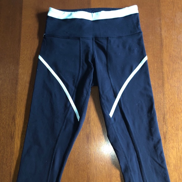 Lulu lemon Cropped Leggings - Picture 2 of 3